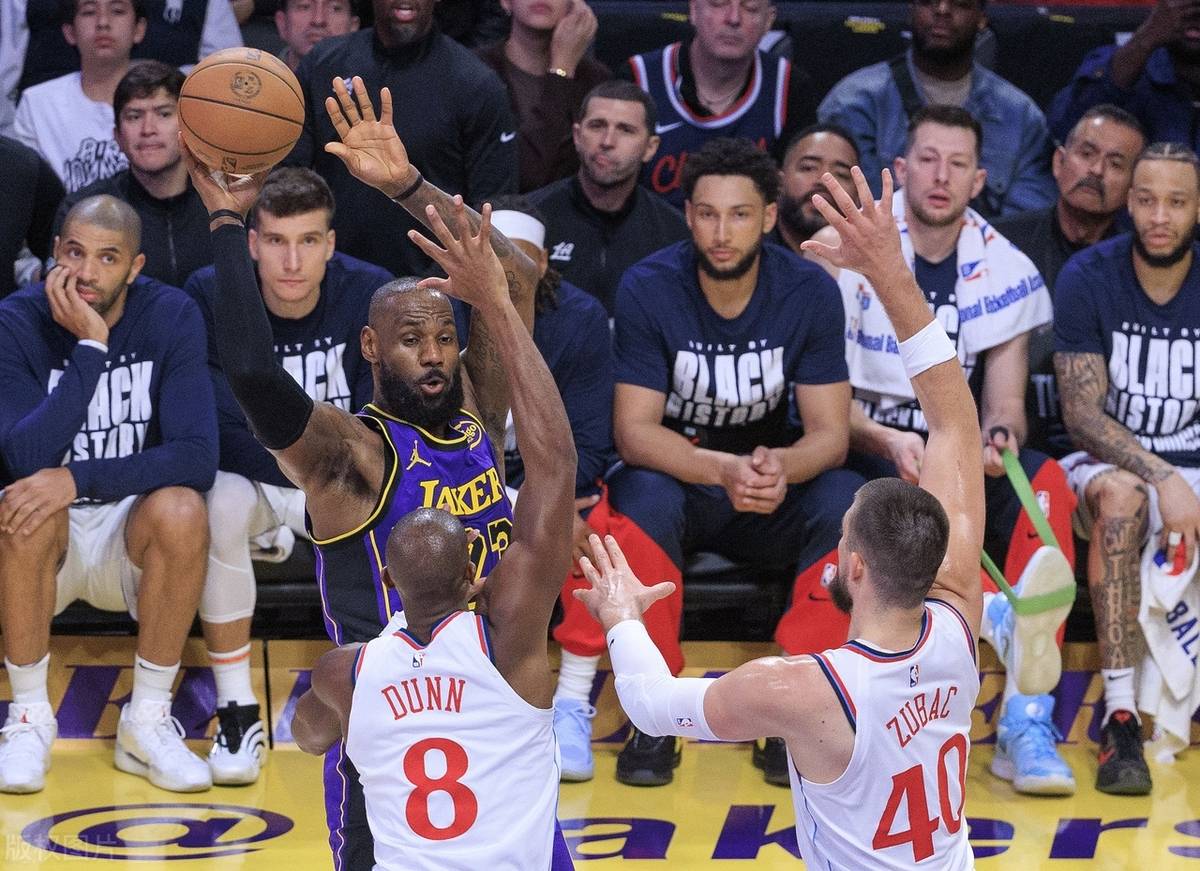 0311手游网-东契奇迎来十五赛季出色发挥，快船观众热烈欢呼！观众掌声雷动-0311手游网